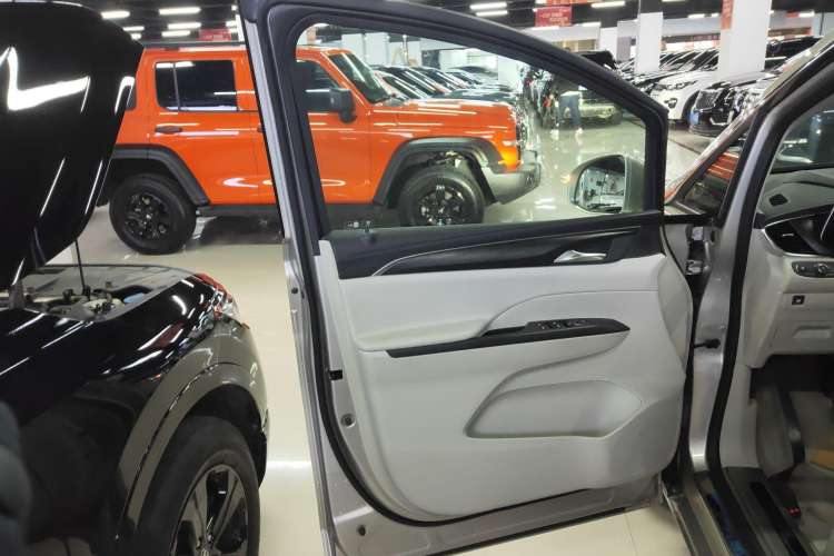 Used Buick GL8 2021 ES Landtrek 653T Comfort Edition
