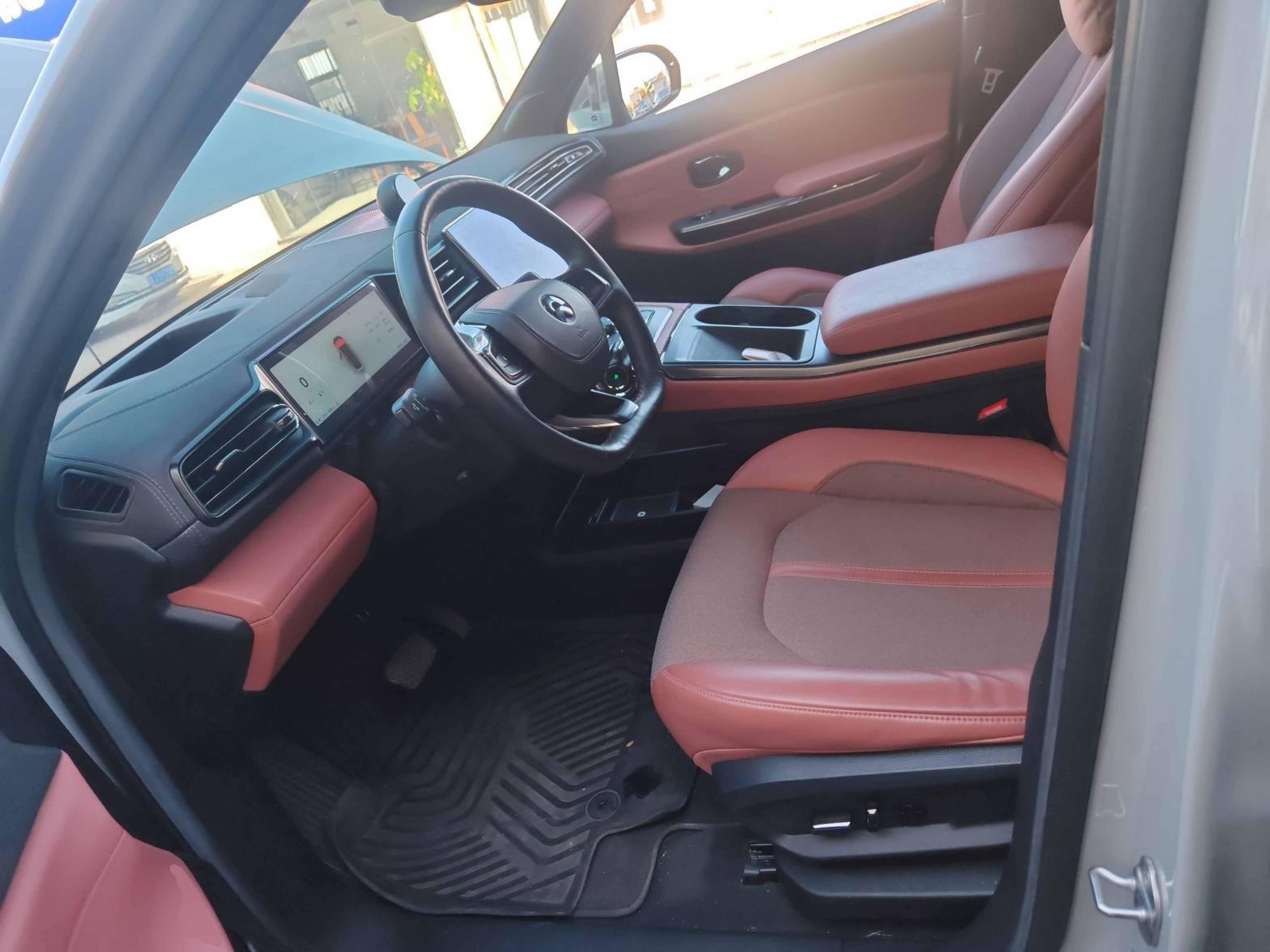 Переднее сиденье в автомобиле