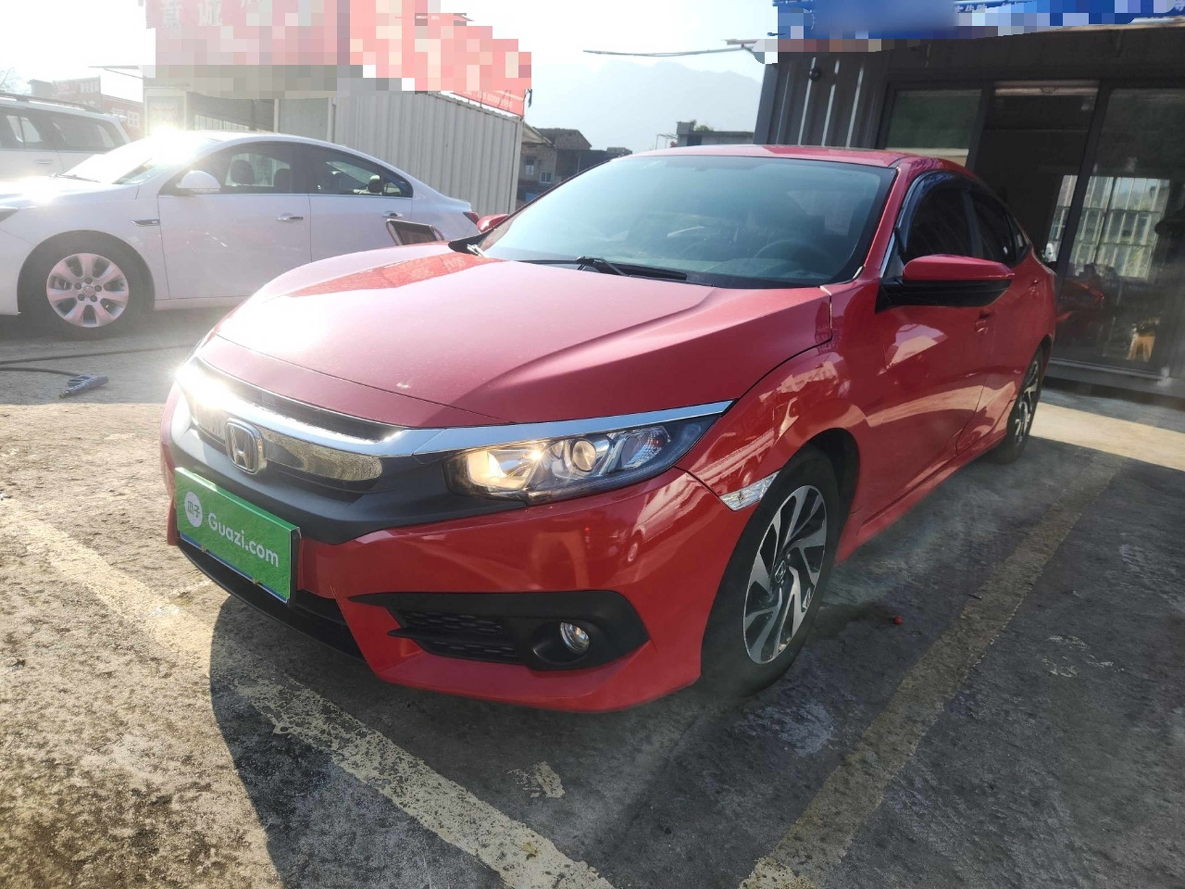 تحت مقدمة السيارة