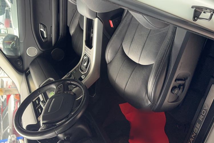 Used Land Rover Range Rover Evoque 2018 240 PS SE Smart Brilliance Edition
