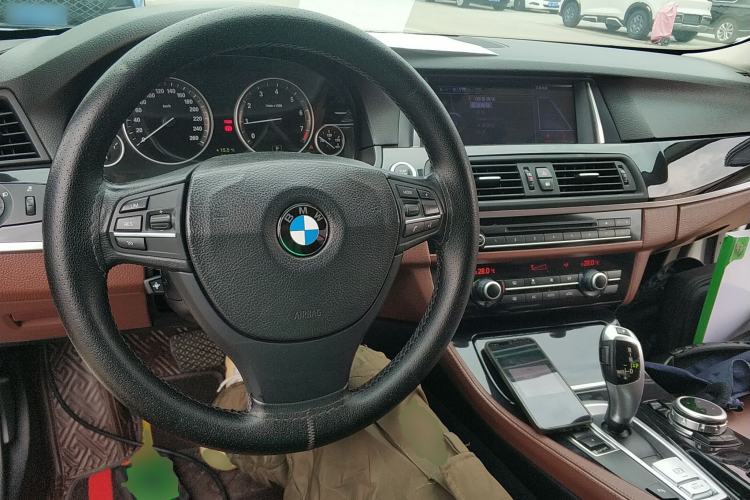 Used BMW 5 Series 2014 520Li Elegant Model
