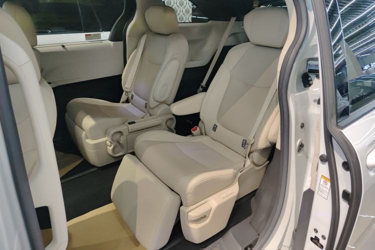 Used Toyota Sienna 2021 2.5L Hybrid Premium Edition
