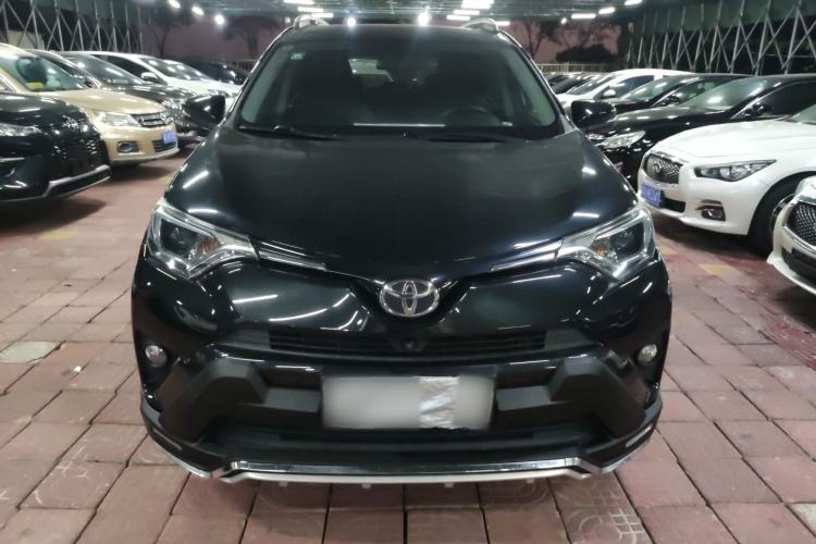 Used Toyota RAV4 2019 2.0L CVT Two-Wheel Drive Luxury Version China VI Standard