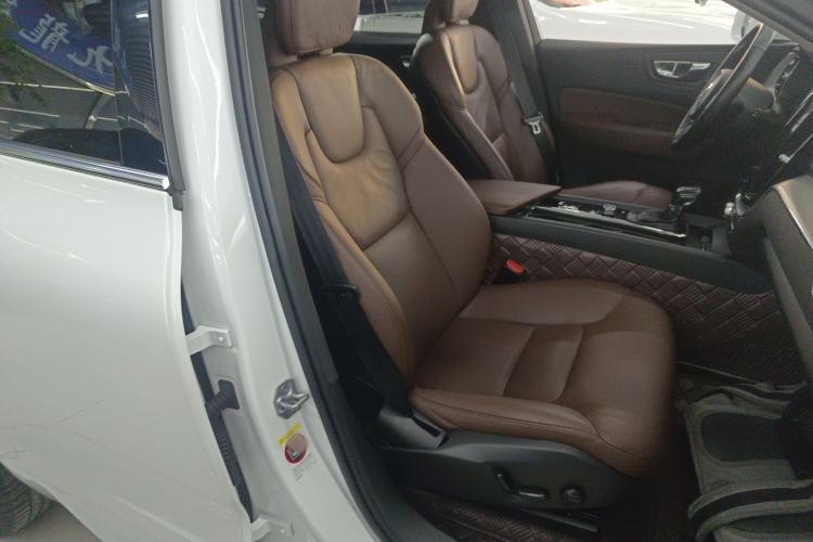 Used Volvo XC60 2019 T5 4x4 Smart Edition China VI Standard
