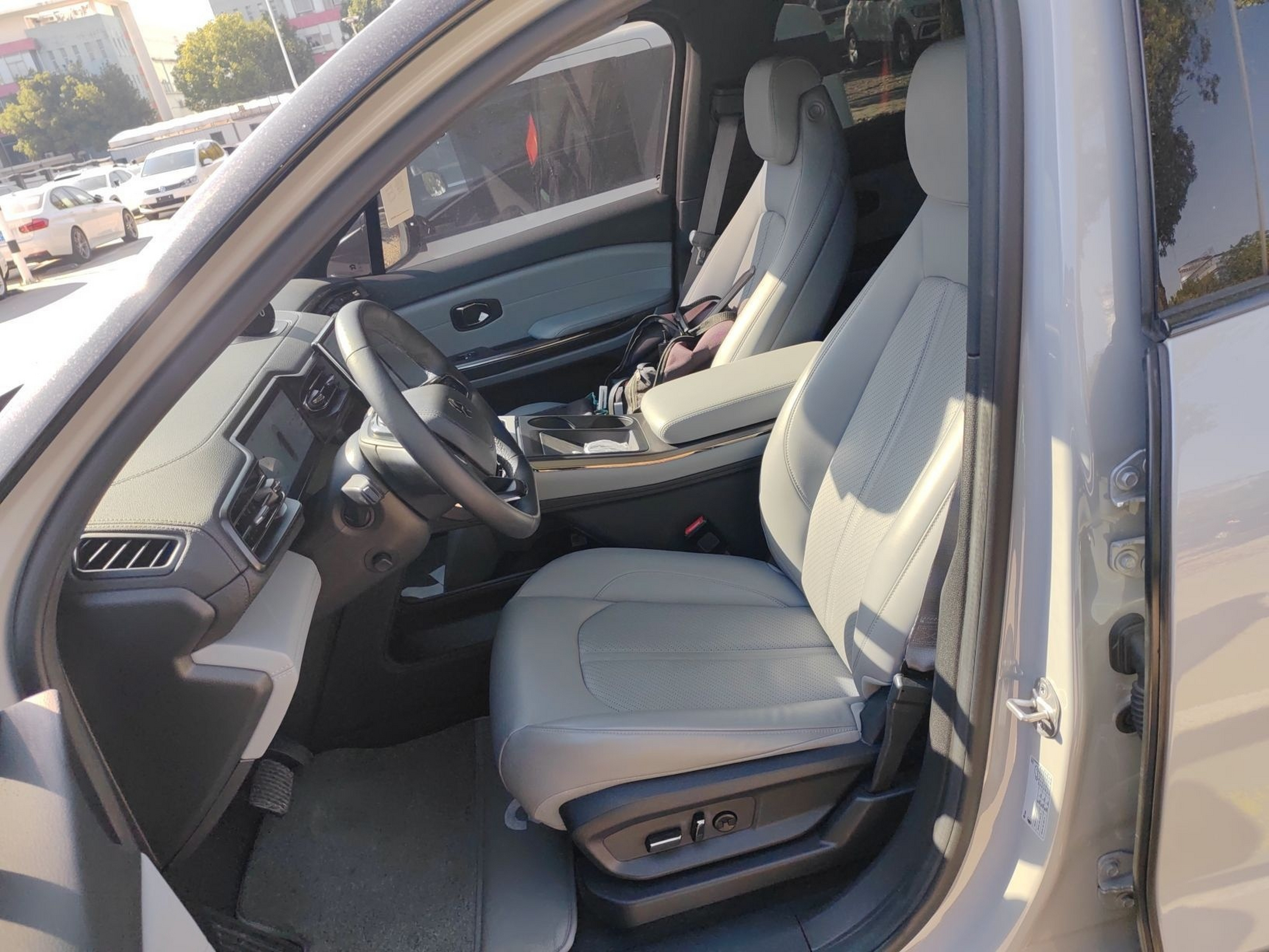 Переднее сиденье в автомобиле