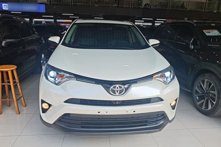 Used Toyota RAV4 2016 2.0L CVT Two-Wheel Drive Fashion Edition China V Standard
