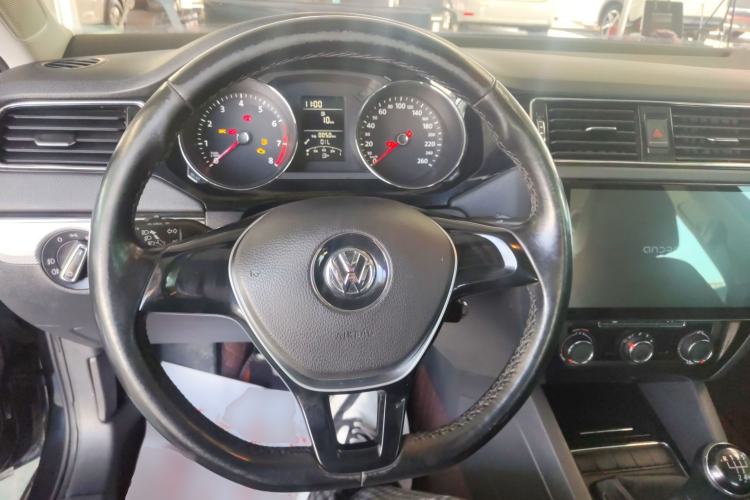 Used Volkswagen Sagitar 2015 1.6L Manual Comfort Model
