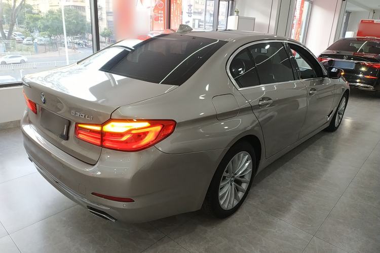 Used BMW 5 Series 2019 Facelifted 530Li Leading Edition Luxury Package
