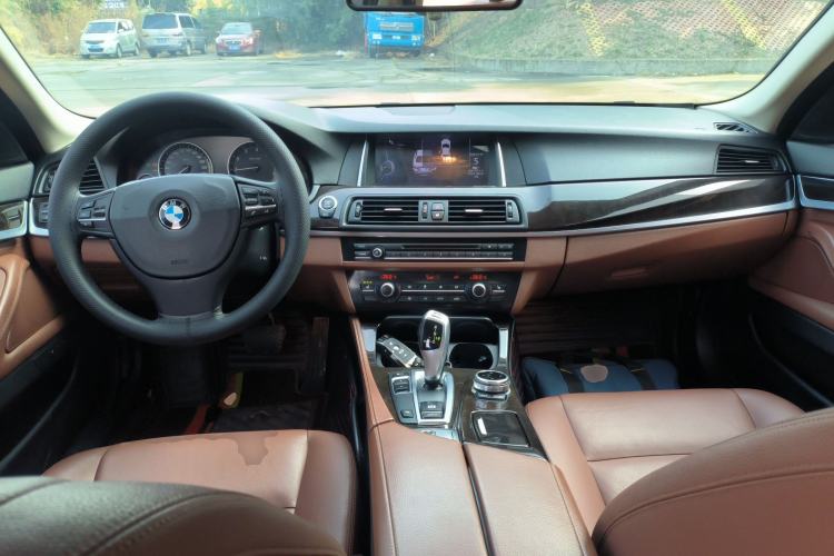 Used BMW 5 Series 2014 525Li Leading Model
