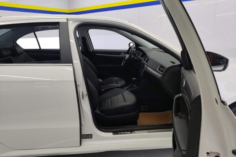 Used Volkswagen Lavida 2017 1.6L Automatic Comfort Edition
