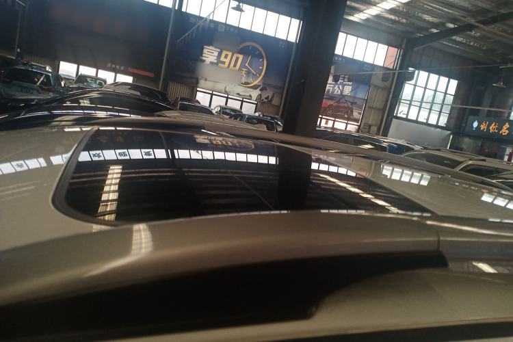 Used Venucia T70X 2016 2.0L CVT SmartFun Sport Edition
