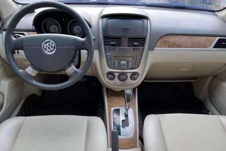 Used Buick Excelle 2015 1.5L Automatic Classic Model
