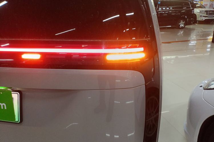 Used Li Auto MEGA 2024 Ultra Model
