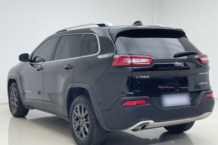 Used  Cherokee 2020 2.0L Two-Wheel Drive Classic Sports Edition