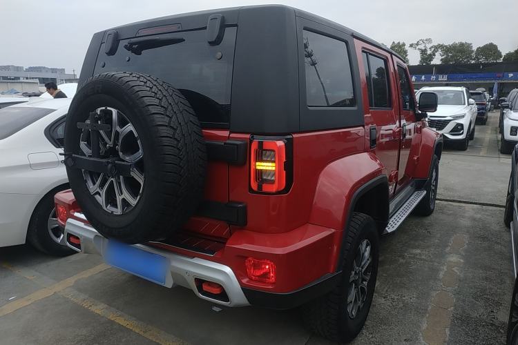 Used  BJ40 2023 2.0T Automatic Four-Wheel Drive Urban Hunter Edition Chivalrous Type
