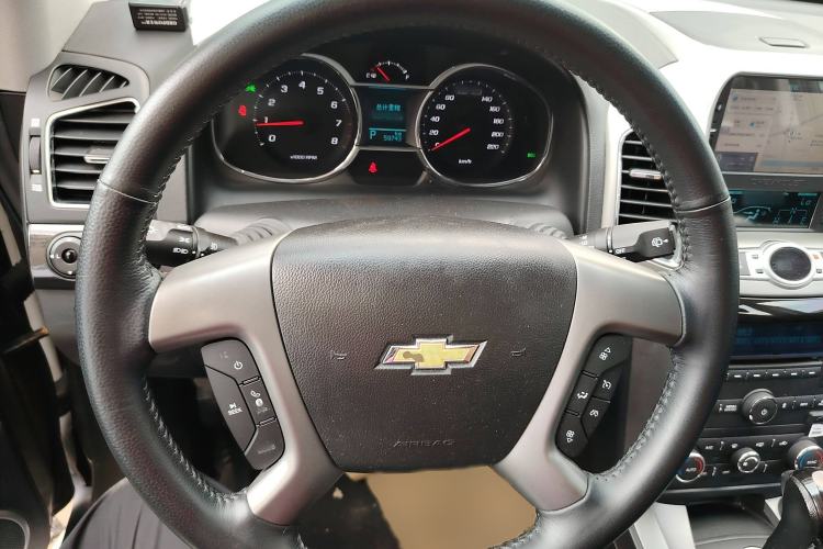 Used Chevrolet Captiva 2015 2.4L 4x4 Flagship Edition 7-Seater
