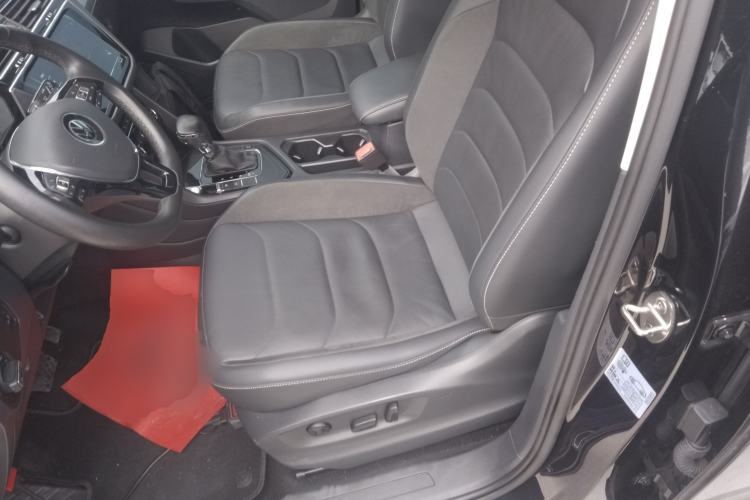 Used Volkswagen Tiguan L 2021 330TSI Automatic Two-Wheel Drive Smart Edition
