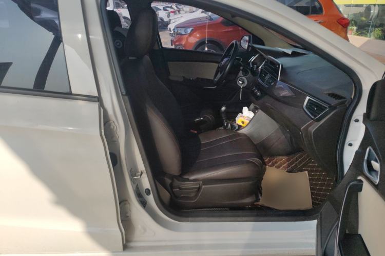 Used Baojun 310W 2017 1.5L Manual Comfort Version China VI Emission Standard
