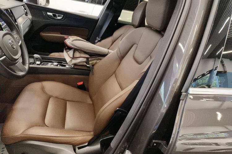 Used Volvo XC60 2025 B5 4x4 Smart Luxury Edition
