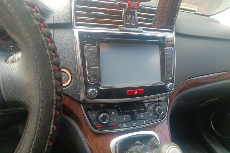 Used Haval H6 2015 Revised Version Sport Edition 1.5T Manual Transmission Two-Wheel Drive Elite Grade
