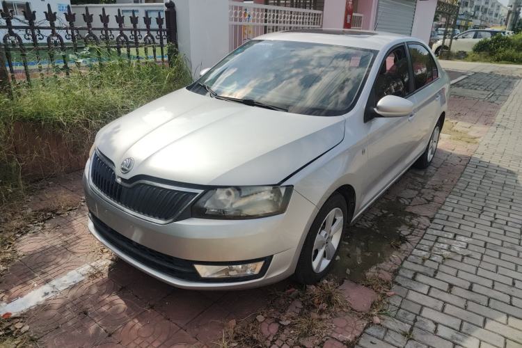 Used Skoda Rapid 2013 1.6L Manual Smart Selection Model
