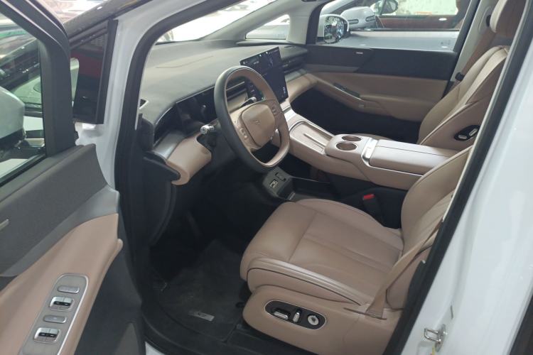 Used XPeng X9 2025 740 Ultra-Long Range Max
