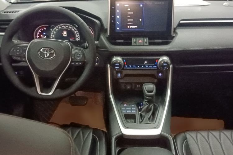 Used Toyota RAV4 2022 2.0L CVT 4x4 Fashion Edition
