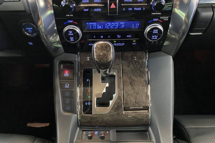 Used Toyota Vellfire 2021 Crown Dual-Engine 2.5L HV Prestige Edition
