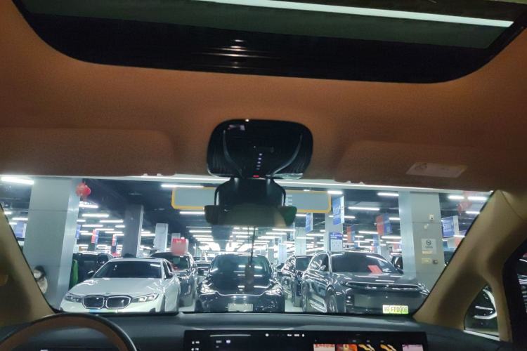 Used VOYAH Dream 2025 PHEV Four-Wheel-Drive Flagship Kunpeng Edition
