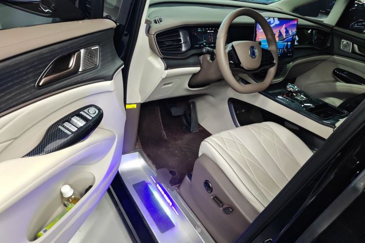 Used Denza D9 2022 DM-i 970 Four-Wheel Drive Flagship Model