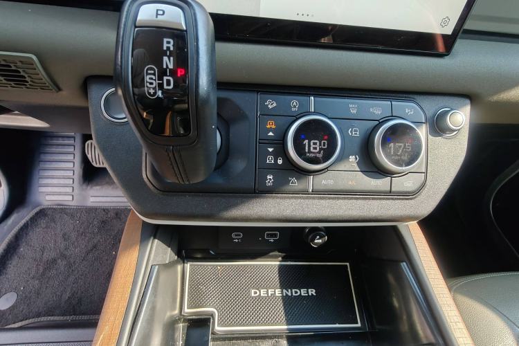 Used Land Rover Defender 2022 90 2.0T P300 SE
