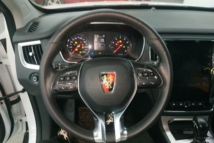 Used Roewe RX5 2016 20T Two-Wheel Drive Automatic Internet Smart Edition
