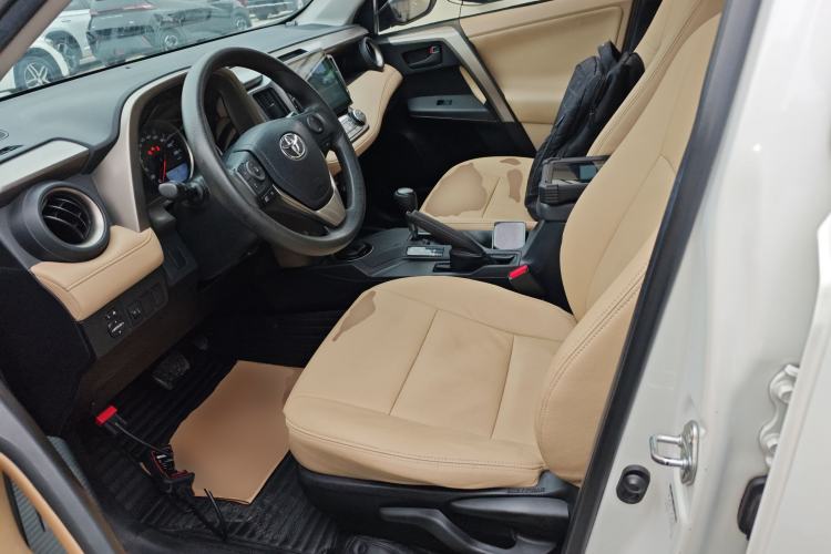 Used Toyota RAV4 2015 2.0L CVT Two-Wheel Drive Fashion Edition
