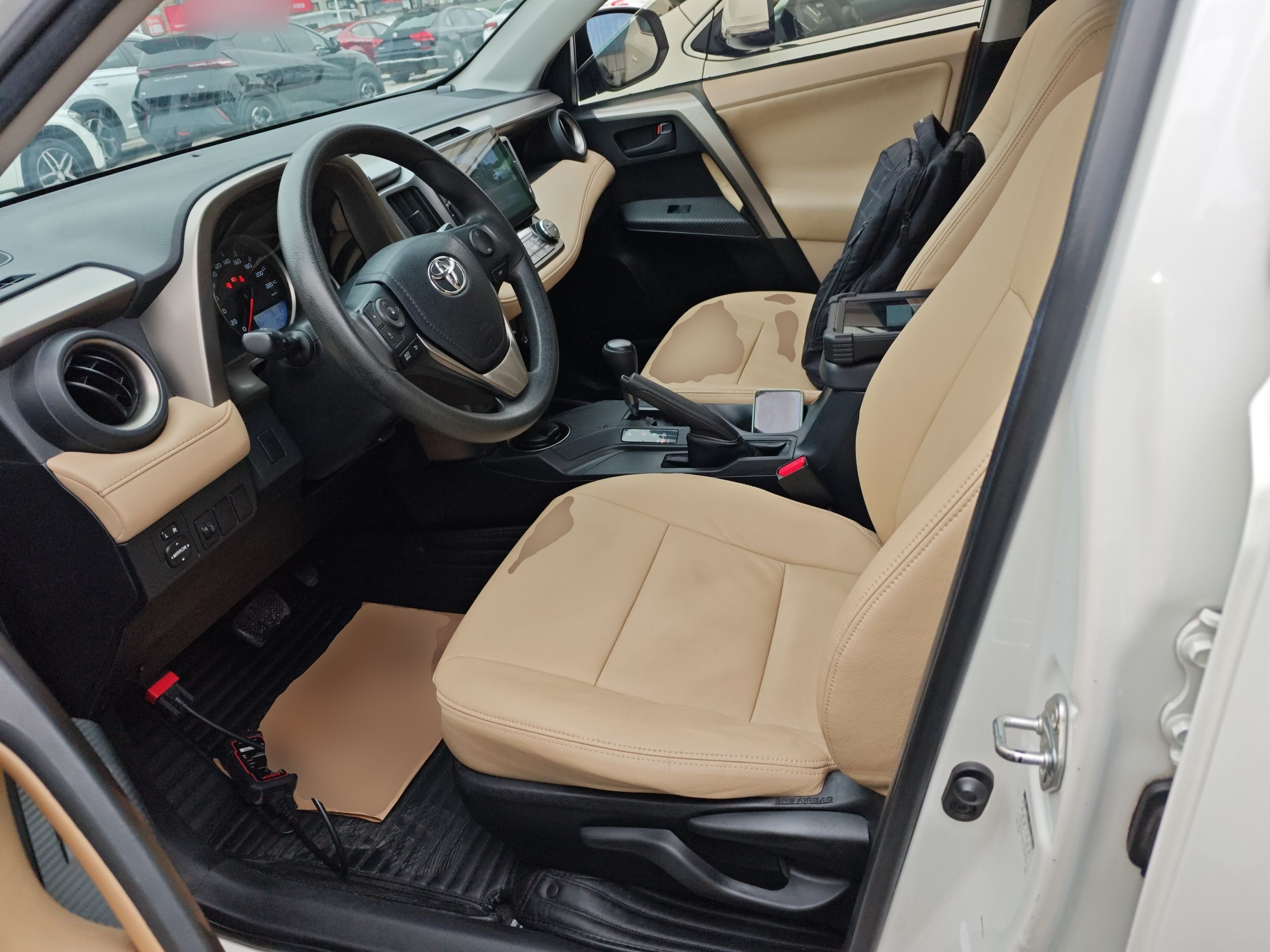 المقاعد الأمامية داخل السيارة