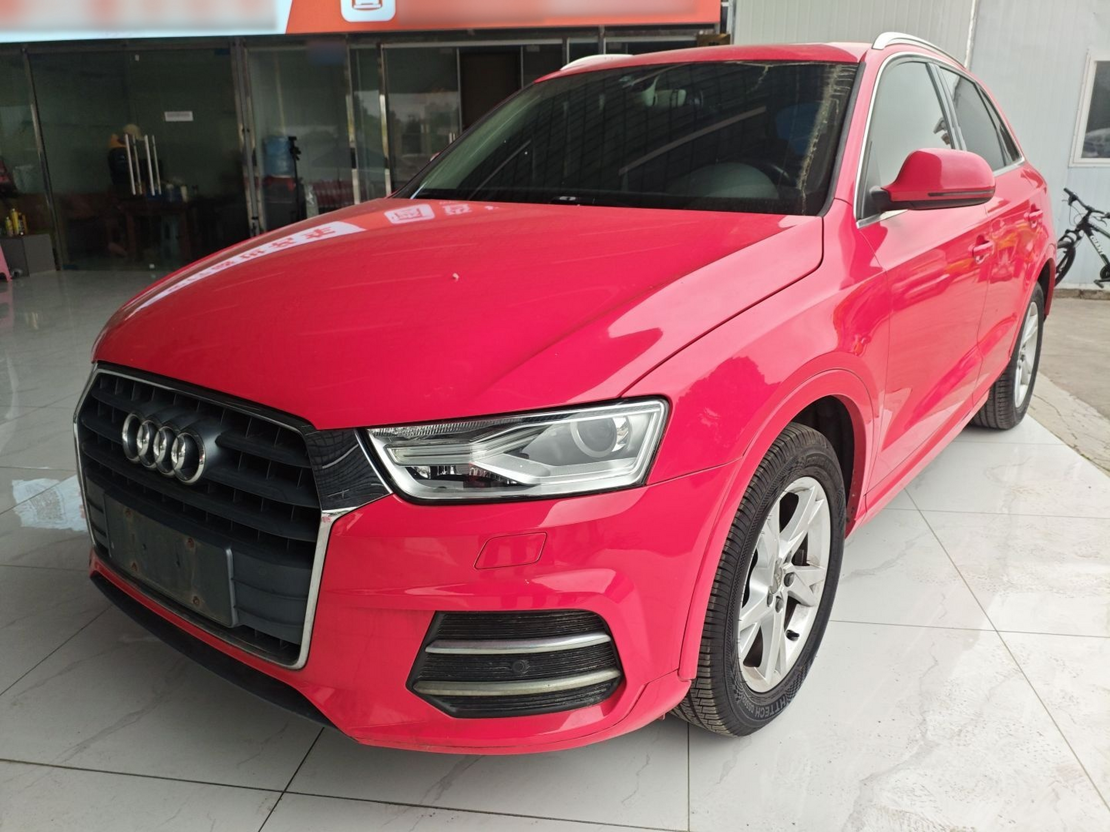 Под передней частью автомобиля