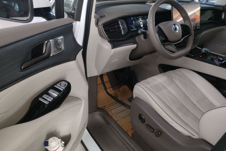 Used Denza D9 2022 DM-i 970 Four-Wheel Drive Prestige Model