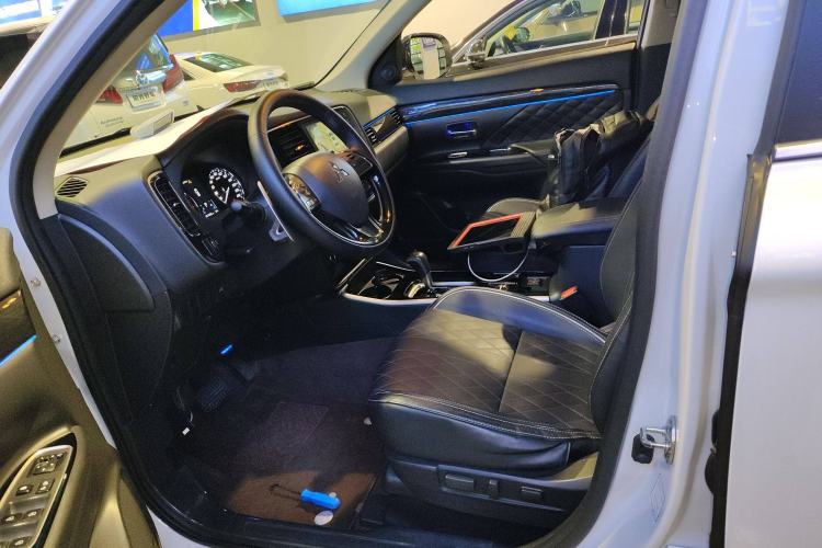 Used Mitsubishi Outlander 2020 2.4L 4x4 Zhi Xiang Edition 5 Seats
