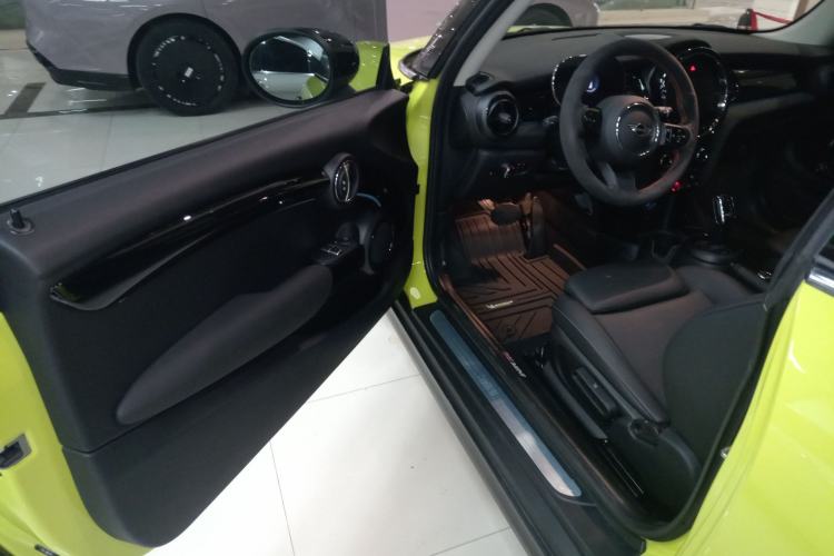 Used  MINI 2023 Updated 1.5T COOPER Artist
