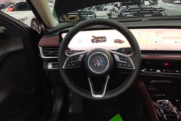 Used Buick Envision 2025 Encore Plus 28T Two-Wheel-Drive Platinum Edition
