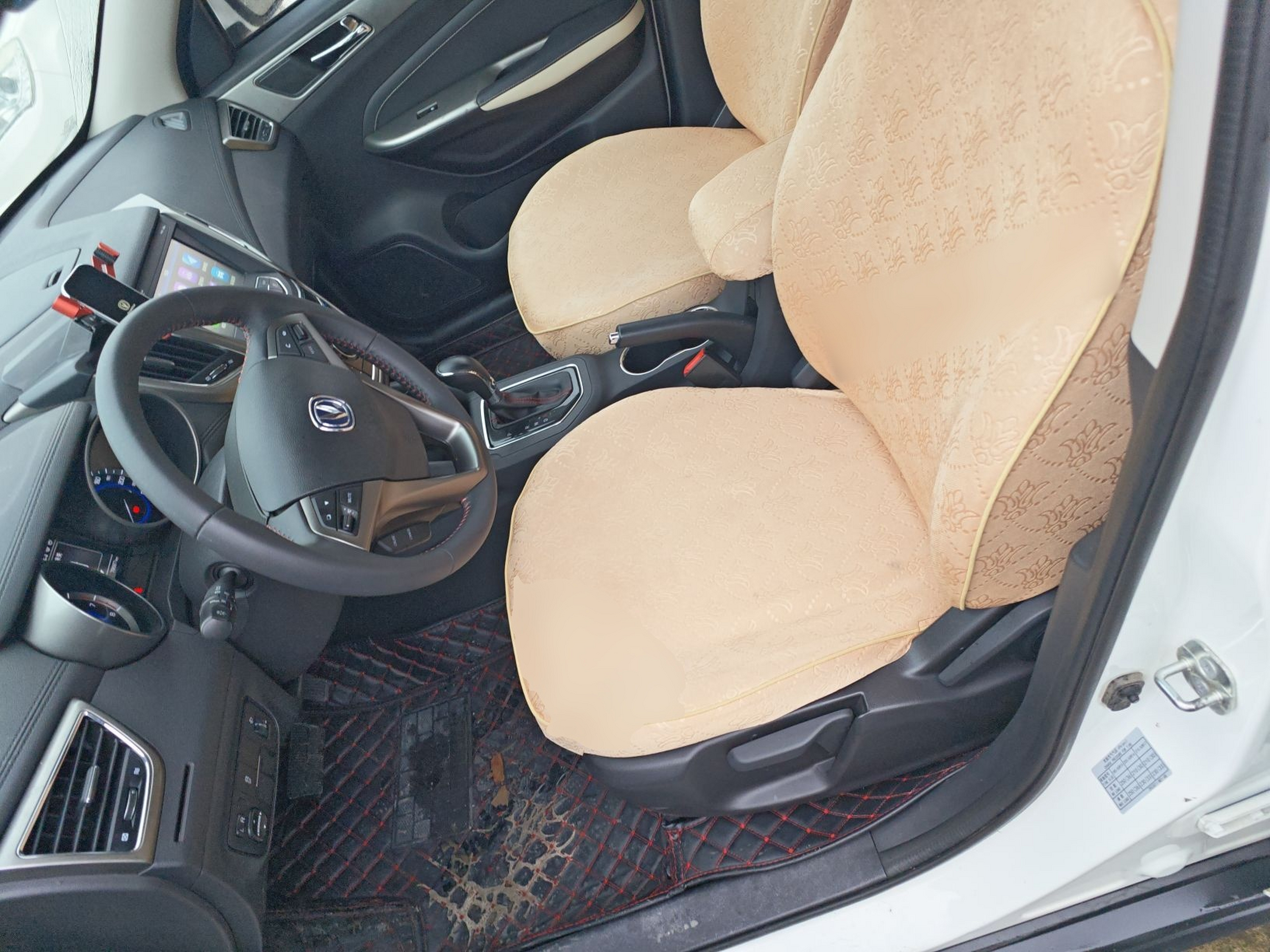 المقاعد الأمامية داخل السيارة