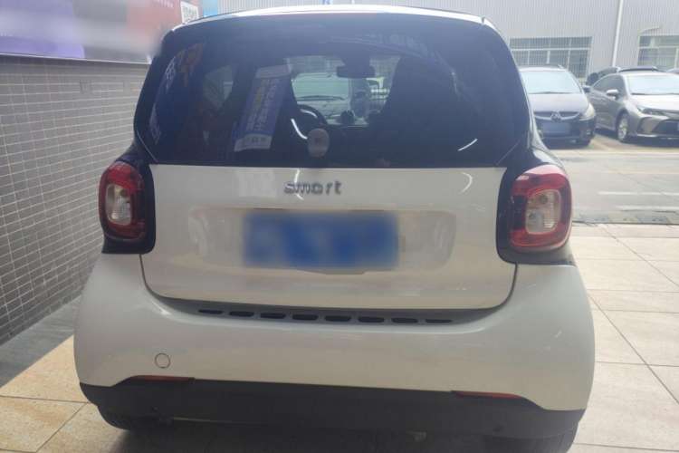 Used  fortwo 2015 1.0L 52 kW hardtop Dynamic version
