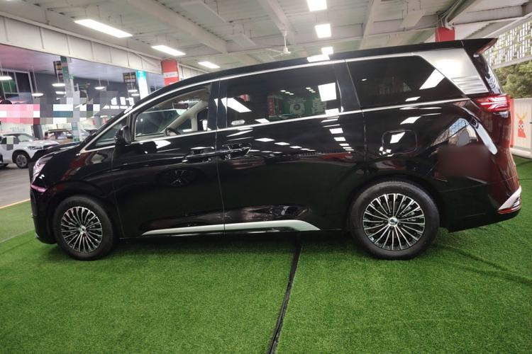 Used Denza D9 2024 DM-i 970 Luxury Model
