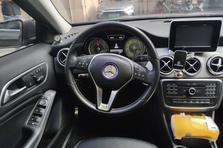 Used Mercedes-Benz GLA 2015 GLA 200 Fashion Model
