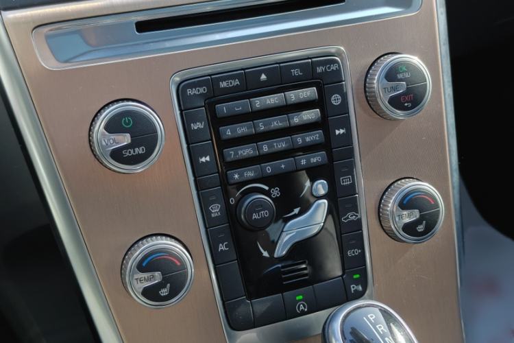 Used Volvo XC60 2015 T5 Smart Upgrade Model
