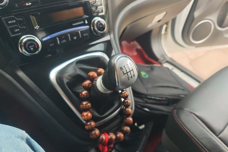 Used Haval H6 2015 Upgraded Model 1.5T Manual Two-Wheel Drive Elite Version
