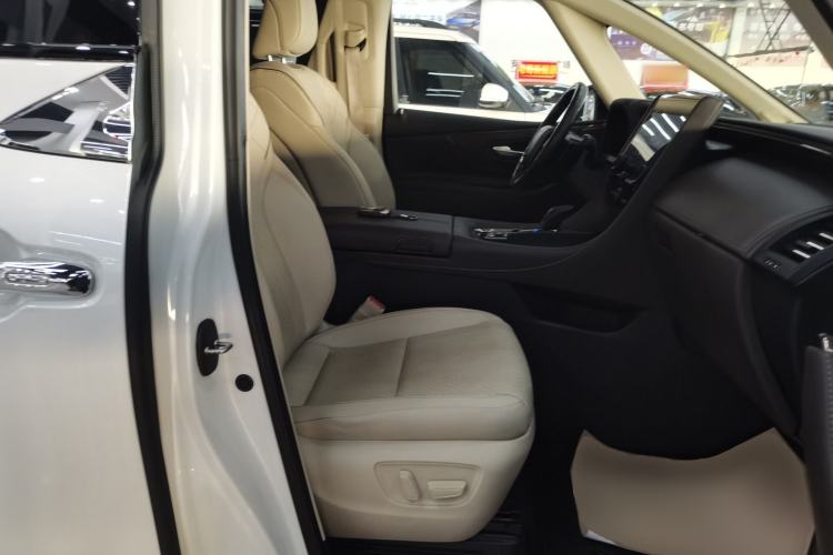 Used Toyota Alphard 2024 Dual-Engine 2.5L Deluxe Edition
