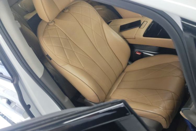 Used Denza D9 2022 DM-i 970 Four-Wheel Drive Prestige Model
