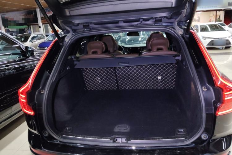 Used Volvo XC60 2022 B5 4x4 Zhiyi Luxury Edition
