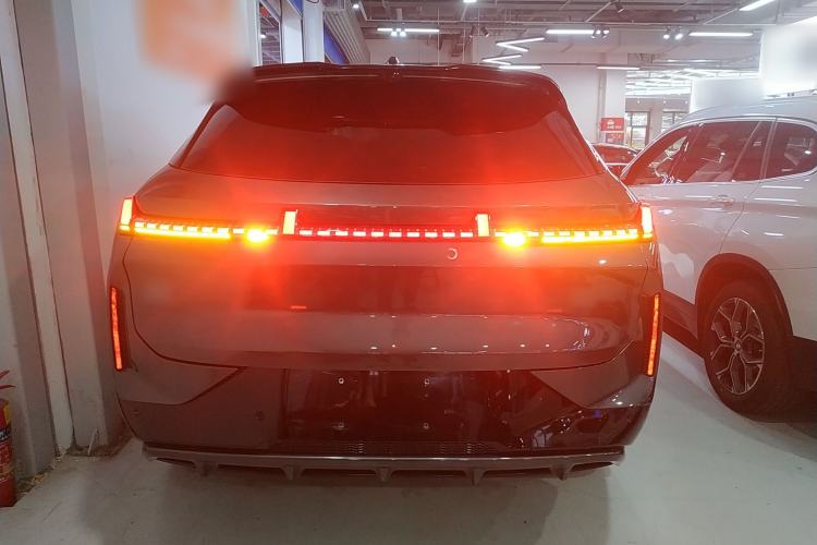 Used Lynk & Co 08 EM-P 2023 220km All-Wheel-Drive Performance Halo
