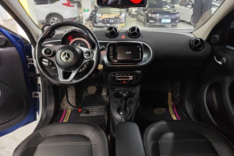 Used  forfour 2016 0.9T 66 kW Pioneer Edition